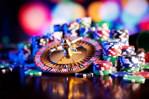 bosstoto mobile app interface showing sportsbook and live-dealer options